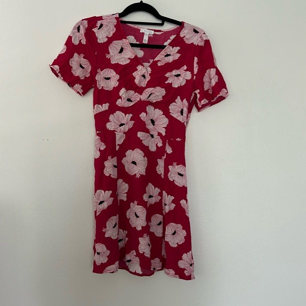 Size small leith dress. Magenta, with poppy flowers